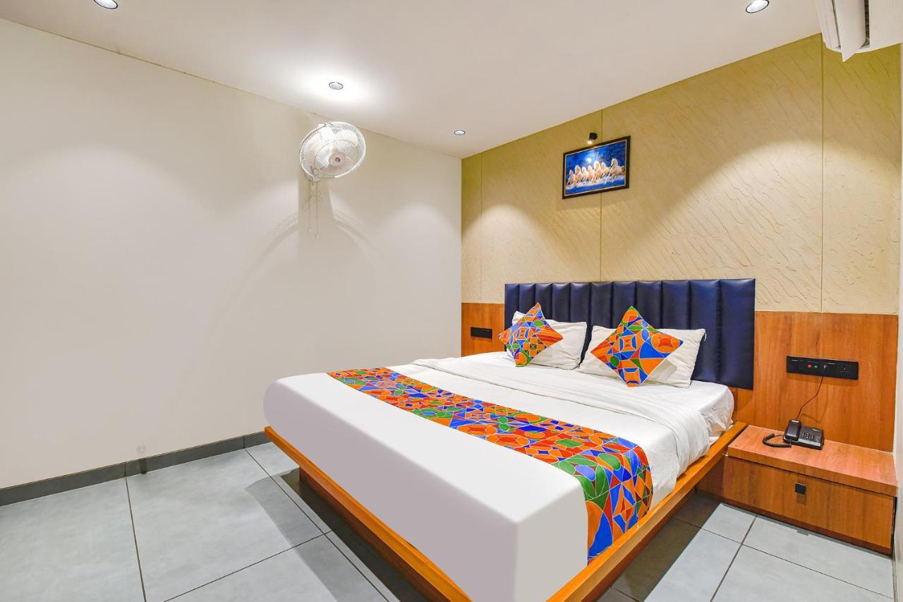 Fabhotel Udhna Inn, Near Udhna Junction Surat Exterior foto